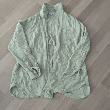 Camicia in mussola verde chiaro