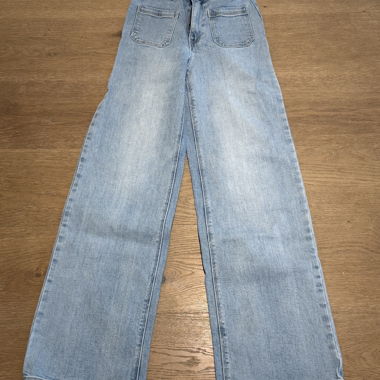 Jeans mit weitem Bein aus hellem Denim