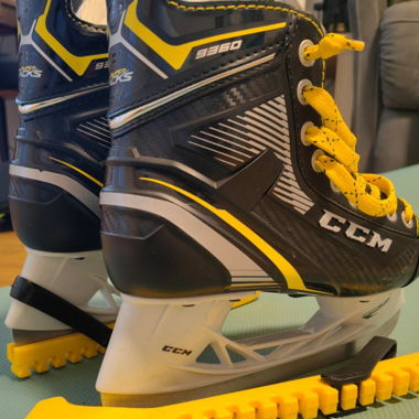 Ausrüstung kaum gebraucht Schlittschuhe