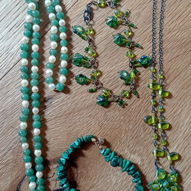 Lots de colliers et bracelet verts