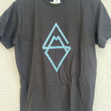 T-shirt nero con grafica