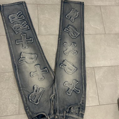 Vintage jeans with appliques