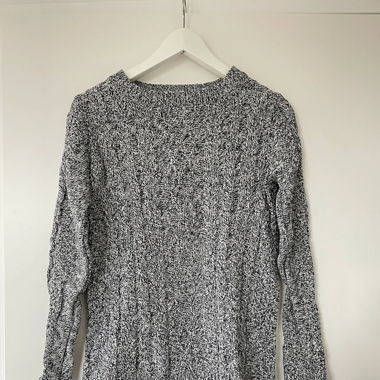 Blau-weisser Winterpullover