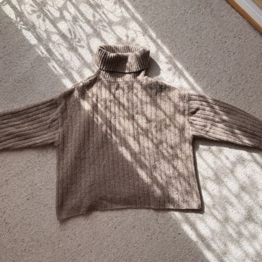 Maglione Beige a Collo Alto