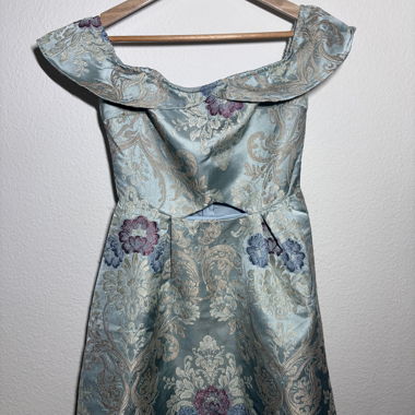 Abito corto in broccato blu fantasia floreale