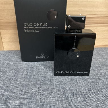 Club de nuit intense man