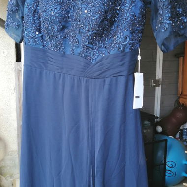 Elegantes Abend- oder Festkleid
