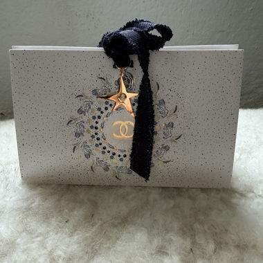 Borsa regalo Chanel con ciondolo