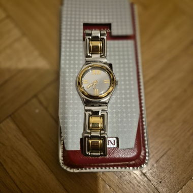 Montre Swatch Irony bicolore avec étui