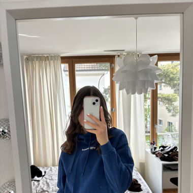 Blauer Hoodie mit Backprint