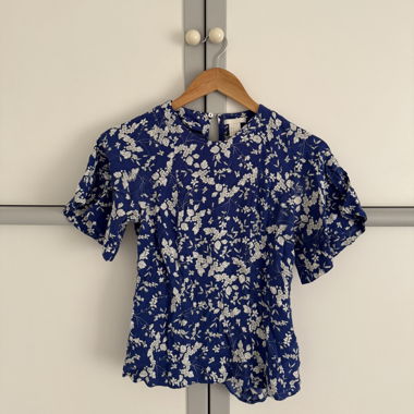 Blusa floreale blu e bianca H&M