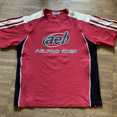 Rot-Schwarzes T-Shirt