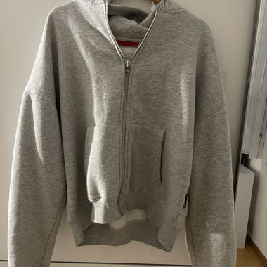 Felpa con zip classica grigia