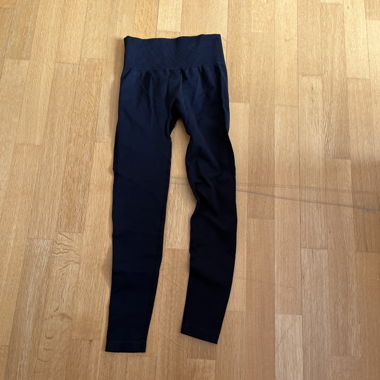 Schwarze Leggings mit hohem Bund