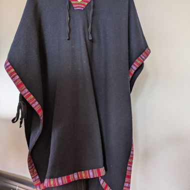 Dunkelblauer Vintage-Kapuzenponcho
