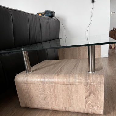Salontisch mit Glasablage aus Holz