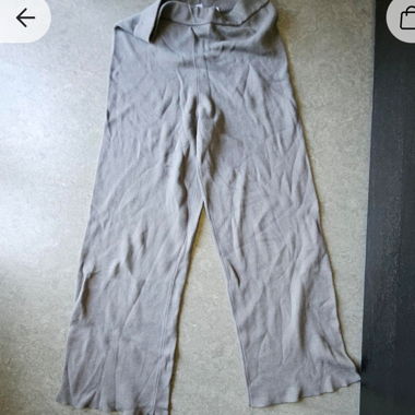 Graue Sweatpants mit weitem Bein