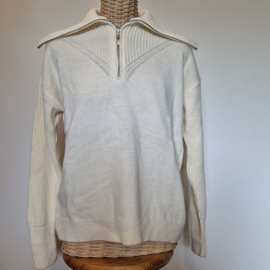 Pull crème zippé et col large 