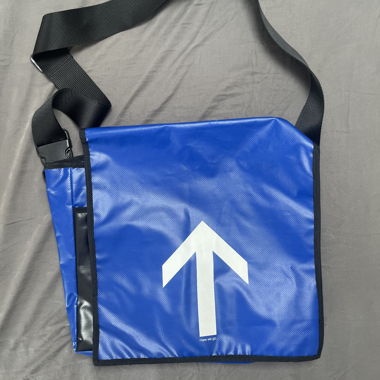 CPT/Gleis7 Upcycling Blachentasche Messenger Bag
