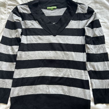 Pull rayé col V