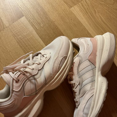 Adidas Sneakers