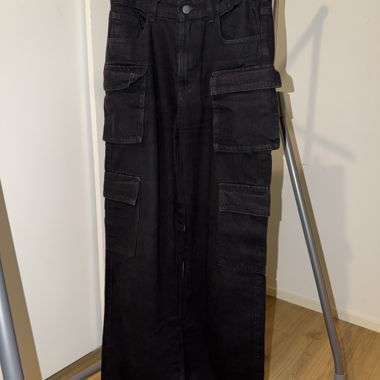 Schwarze Cargo-Jeanshose