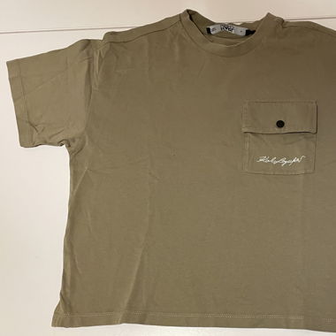 Karl lagerfeld loses T-shirt