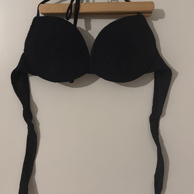 Haut de bikini noir à nouer