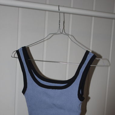 H&M light and dark blue ribbed tank top 