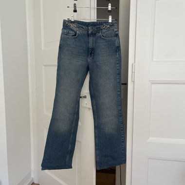 Jean avec détails métalliques, taille 36