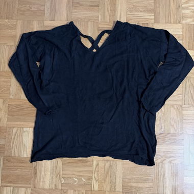 Schwarzes Langarmshirt