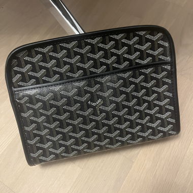 Black Goyard pouch