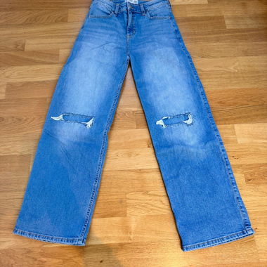 Jeans blu a gamba larga strappati