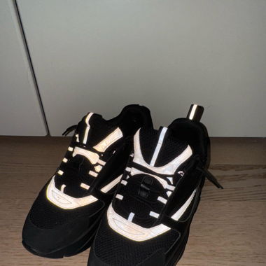 B22 Black