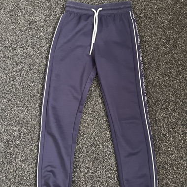 Blaue Jogginghose mit Streifen