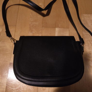 Black shoulder bag