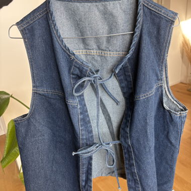 Ärmellose Jeansweste mit Bindebändern