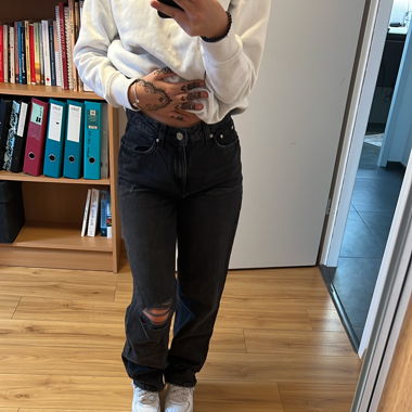 Jeans à trous noir 