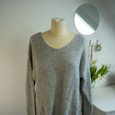 Grey knit jumper with V-neck