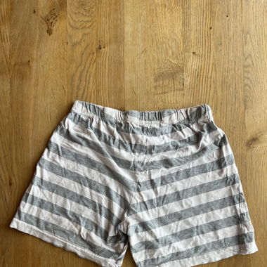 Pyjama Hosen und Oberteil kurz