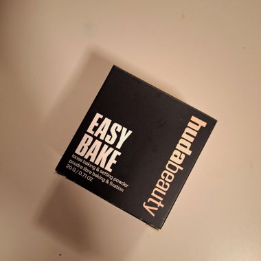 Huda Beauty Easy Bake Powder