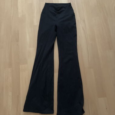 Pantaloni yoga neri a vita alta a zampa