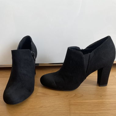 Chaussures noires fermées