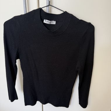 Schwarzer Rippenpullover Stradivarius