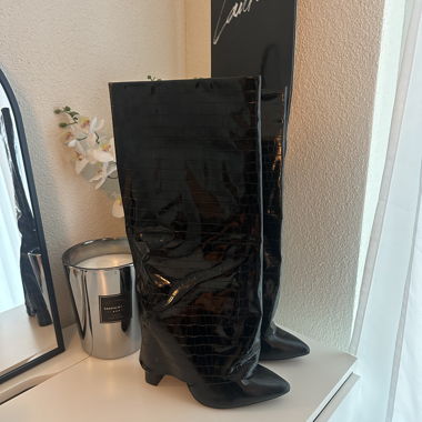 Shark boots