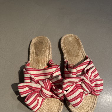 Cute summer shoes with bow