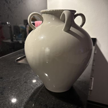 Grosser beige Keramikkrug mit Henkeln