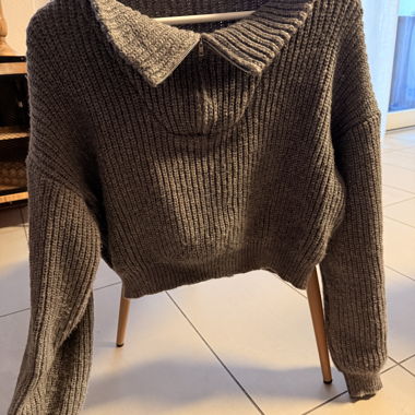 Pullover in grobem Rippenstrick, grau, mit Reissverschlusskragen