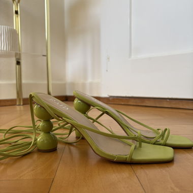 Grüne RAID Sandalen mit Absatz