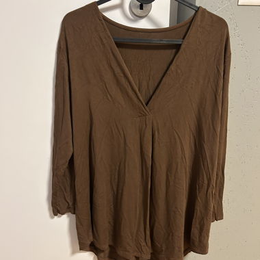 T-shirt brun à manches longues
